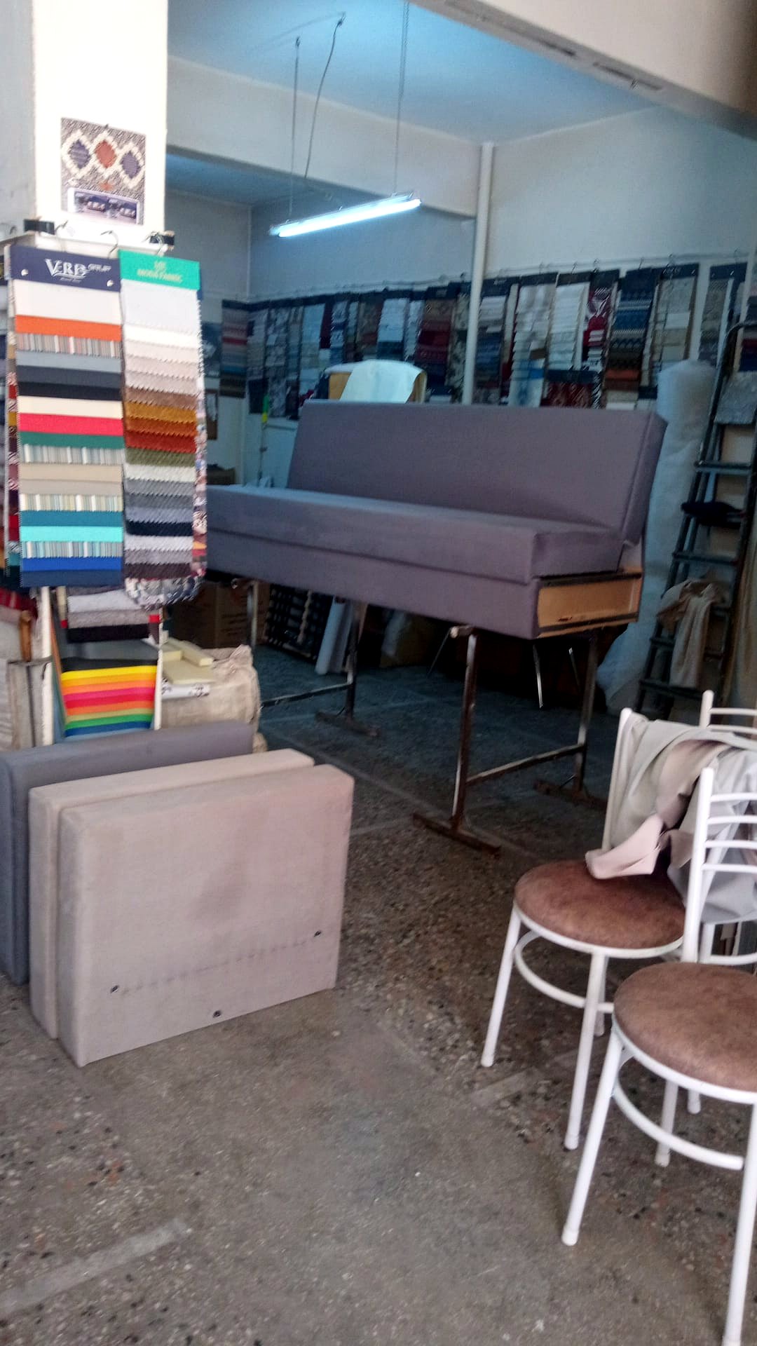 Atölyede koltuk ve baza çalışması